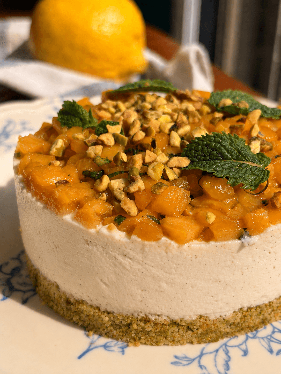 Photo de Tartare de pêches Sablé pistaches & chantilly