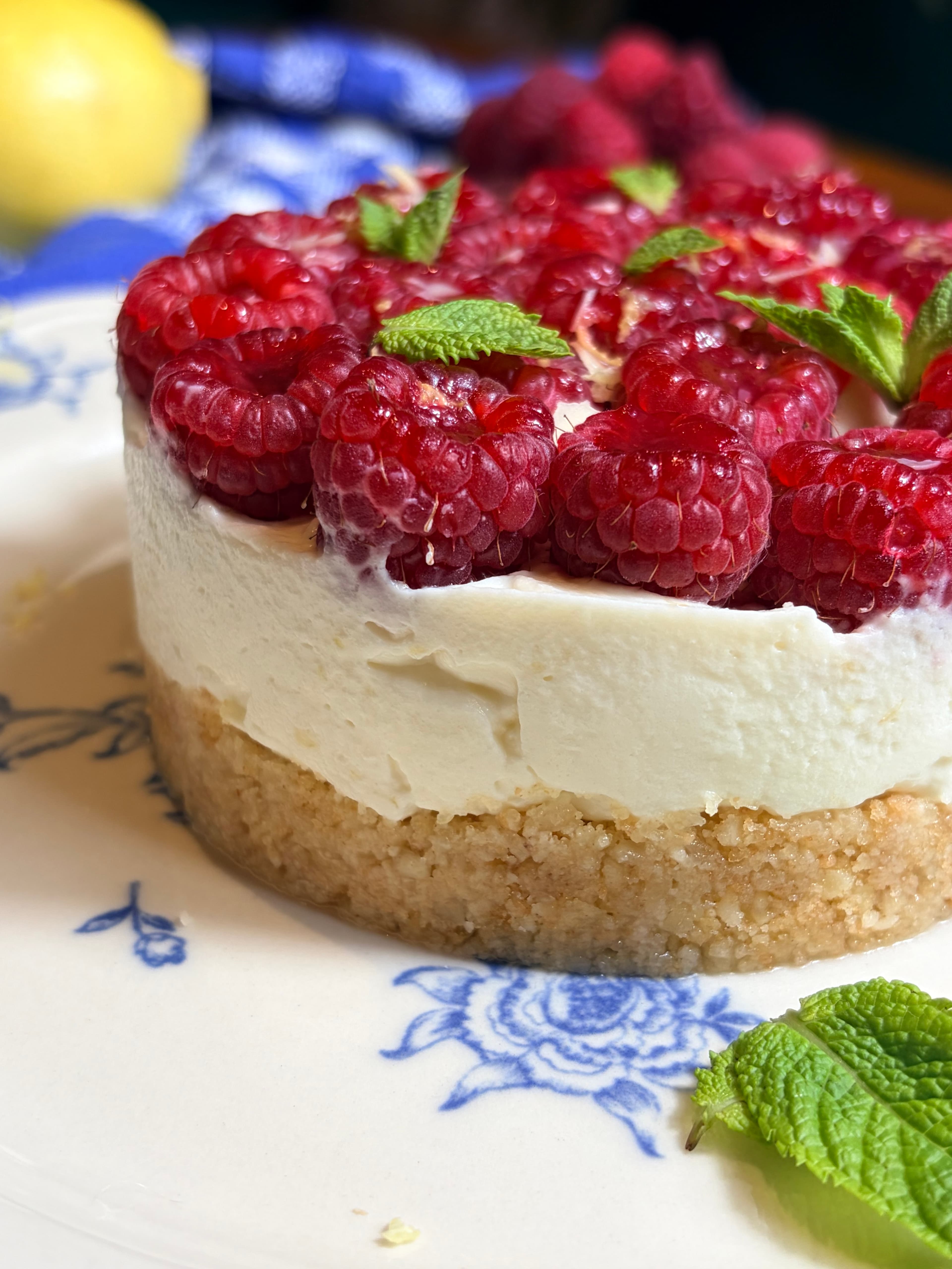Tartelettes framboises, amandes & chantilly citron cover